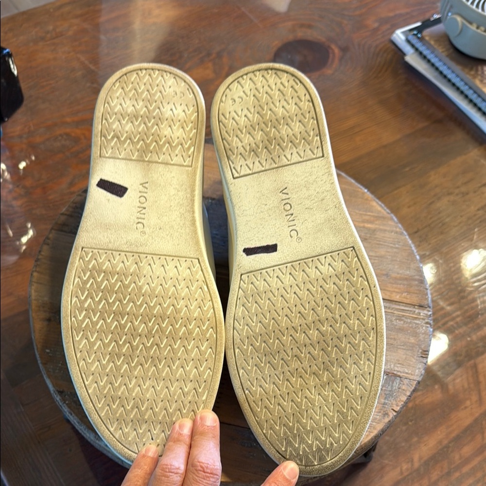 Vionic Cream Oxfords - Picture 10 of 10